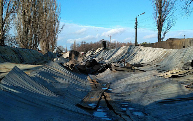 чому зносять МАФи і горять ринки в столиці