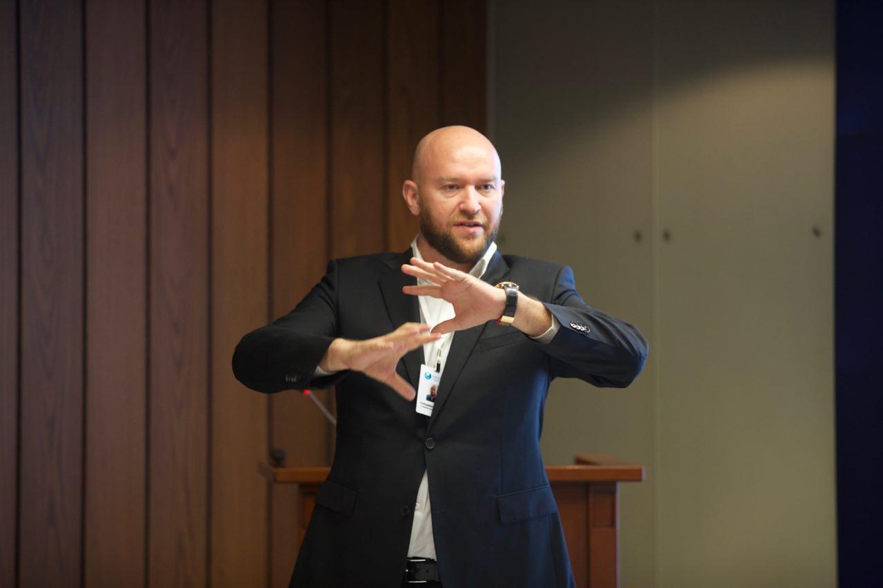 Как COVID-вакцинация возвращает страны к нормальной жизни