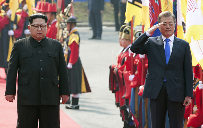 Ким Чен Ын переступил бордюр: закончится ли 70-летняя война Северной и Южной Корей