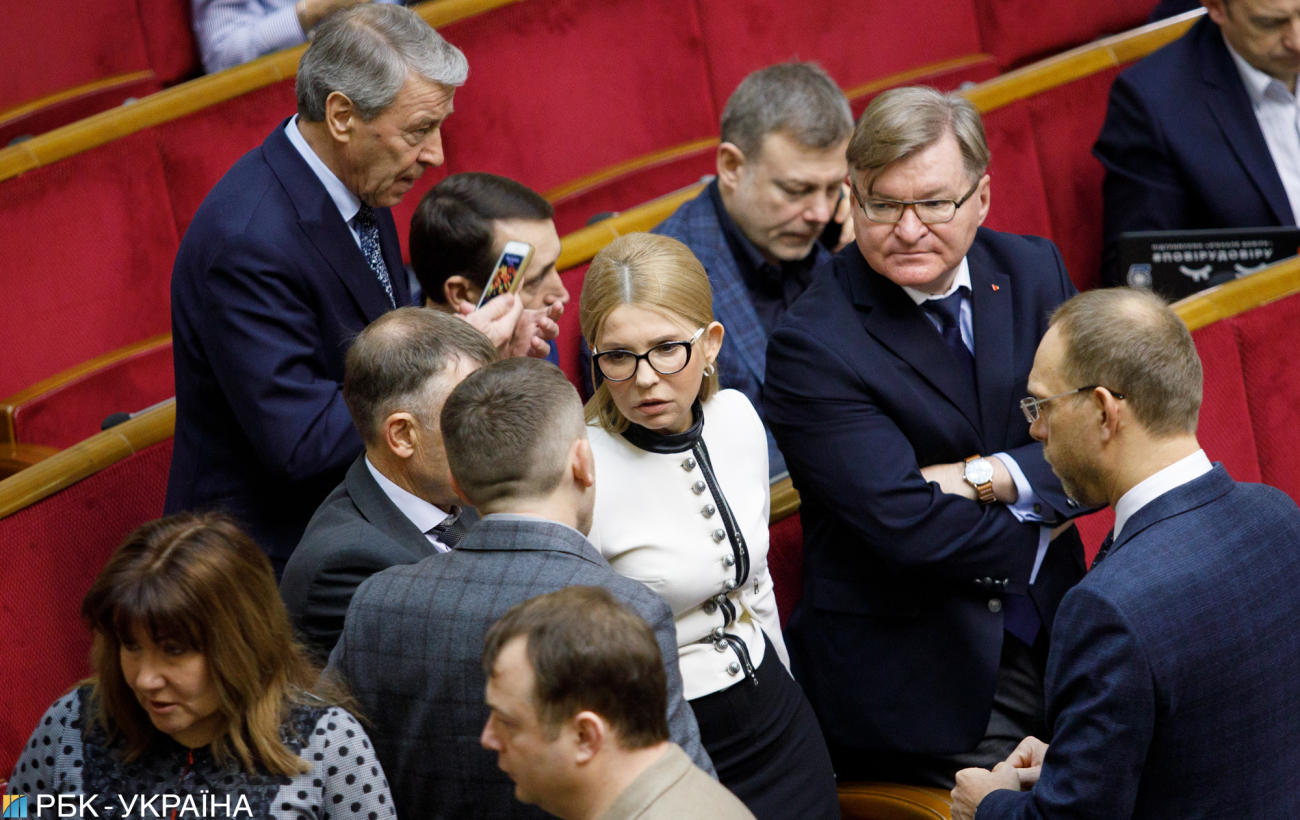 Назойливый друг: как "Слугу народа" затягивают в новую коалицию