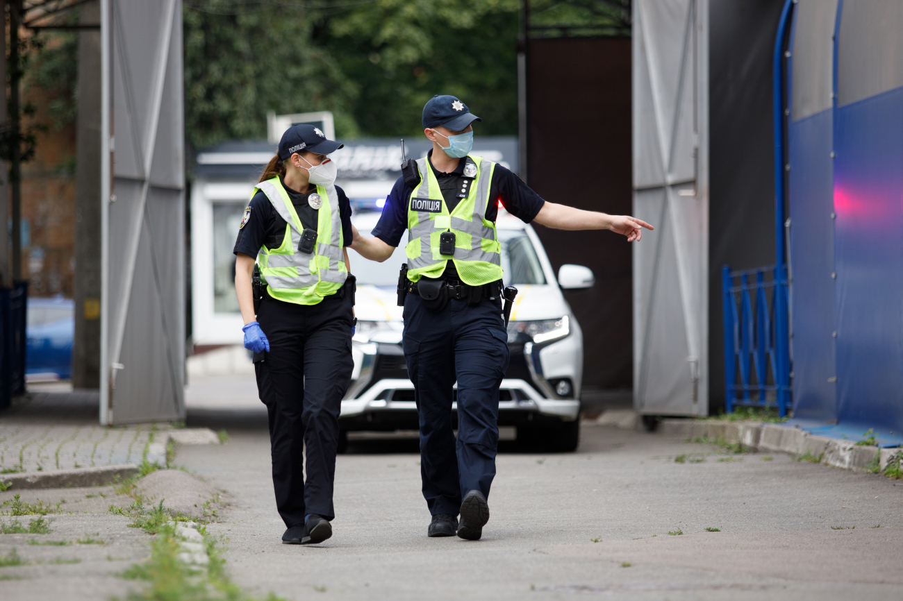 Бунт "червоної зони". Чим влада відповість на саботаж карантину в регіонах