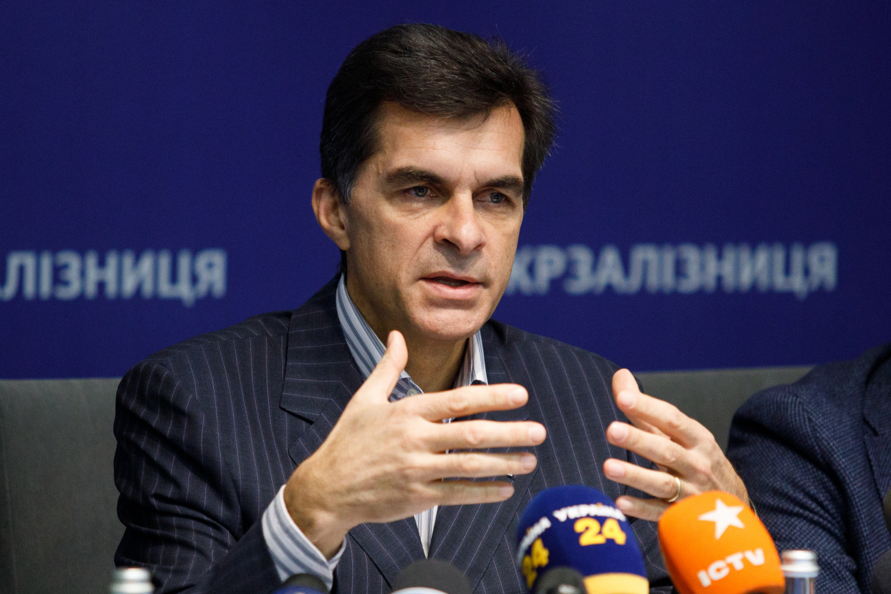 Игры в монополии: за что уволили главу УЗ и кто мешает реформе компании