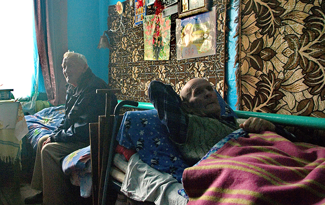 Пока гром не грянет: в каких условиях живут постояльцы домов престарелых