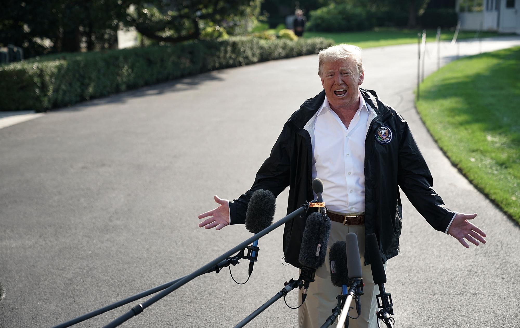 Важке прощання. Як Трамп йде з посади президента США і чого чекати далі