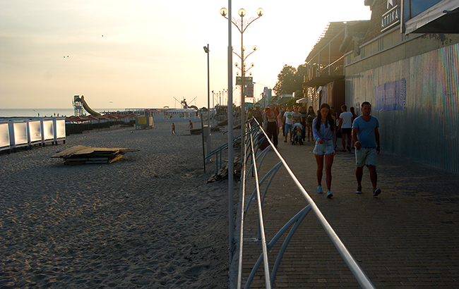 Пляжі в Україні: як місцева влада і бізнес ділять Залізний Порт