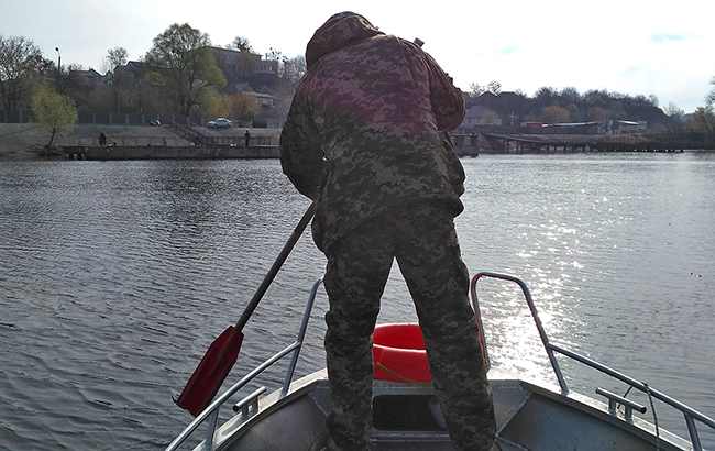 як київський рибний патруль ловить браконьєрів на Дніпрі