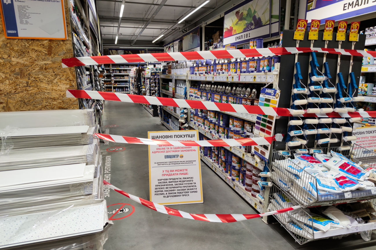 Своїм шляхом. Чому в Європі посилюють карантин, а в Україні послаблюють