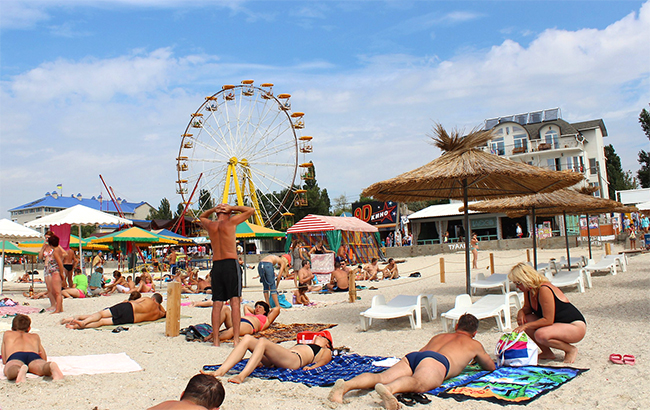 Пляжі в Україні: як місцева влада і бізнес ділять Залізний Порт