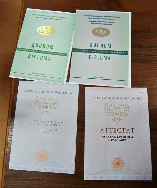 Бесправные паспорта: что происходит с украинскими документами в оккупированном Донбассе