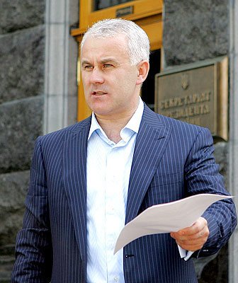 Служить народу будут те же: зачем Зеленскому чиновник из правительства Азарова