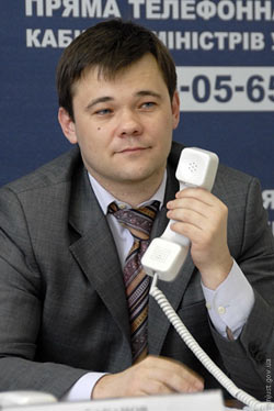 Служить народу будут те же: зачем Зеленскому чиновник из правительства Азарова