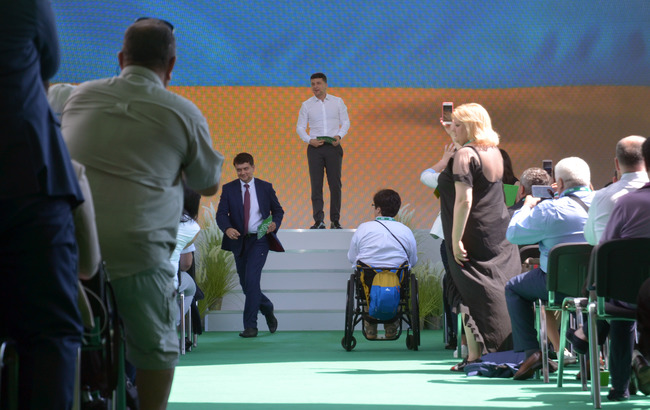 Із жартом в Раду: як пройшов передвиборчий з'їзд партії &quot;Слуга народу&quot;