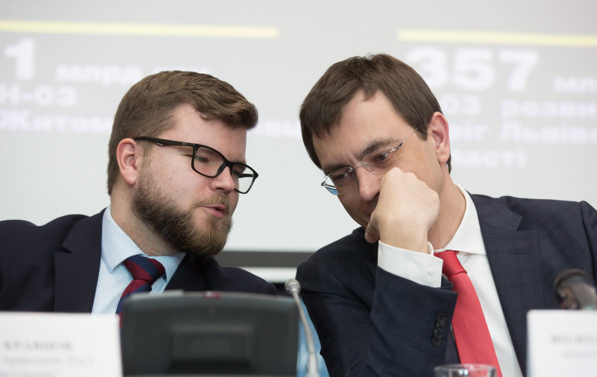 Игры в монополии: за что уволили главу УЗ и кто мешает реформе компании