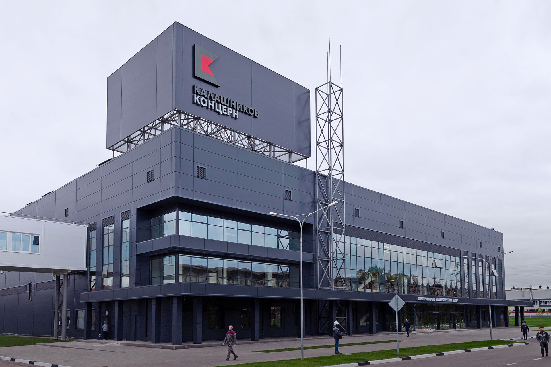 Співучасники війни. Як Росія обходить західні санкції та продовжує імпорт зброї й комплектуючих