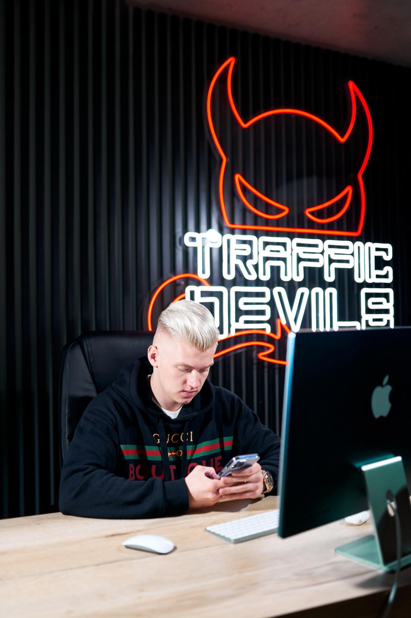  , Traffic Devils: IT-            qhidddiqxdizkrt