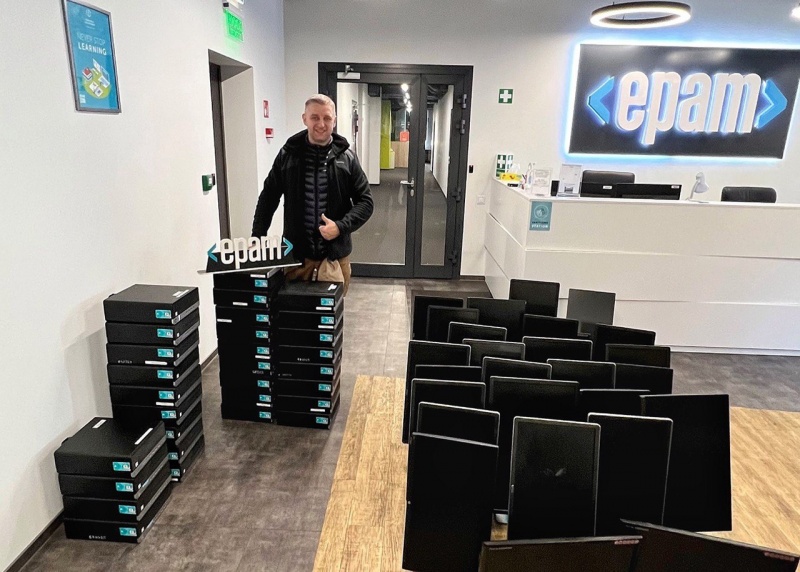 Миллиарды в помощь. Как бизнес стал надежным тылом для армии и государства