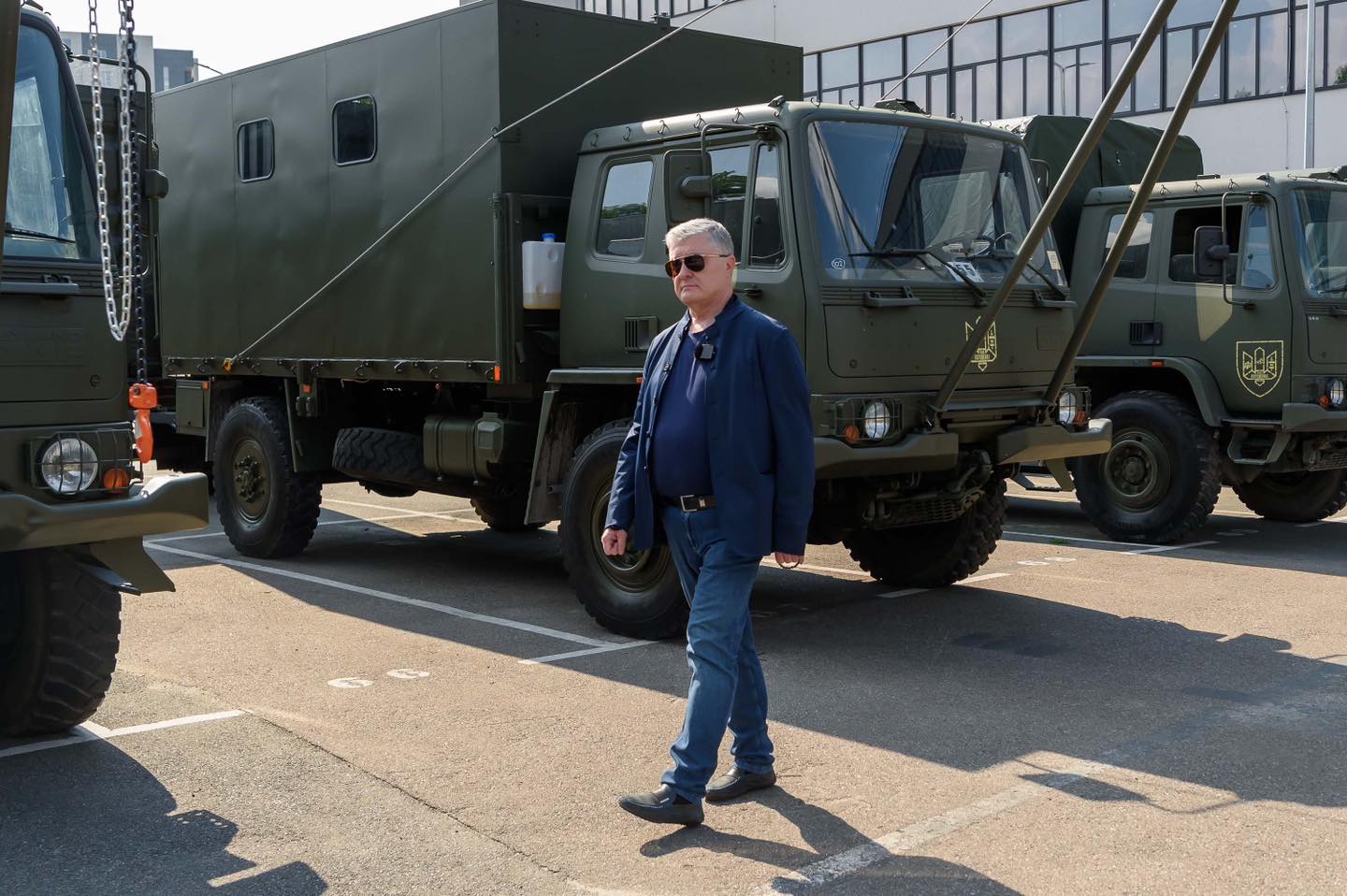 Красные карточки депутатам и низкий рейтинг Порошенко. Что происходит в политике во время войны