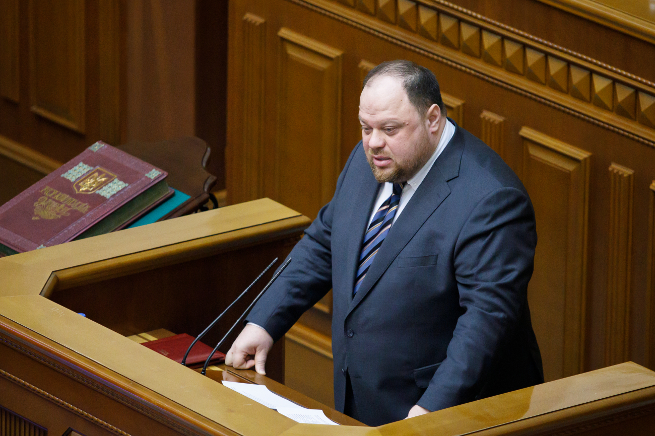 Красные карточки депутатам и низкий рейтинг Порошенко. Что происходит в политике во время войны