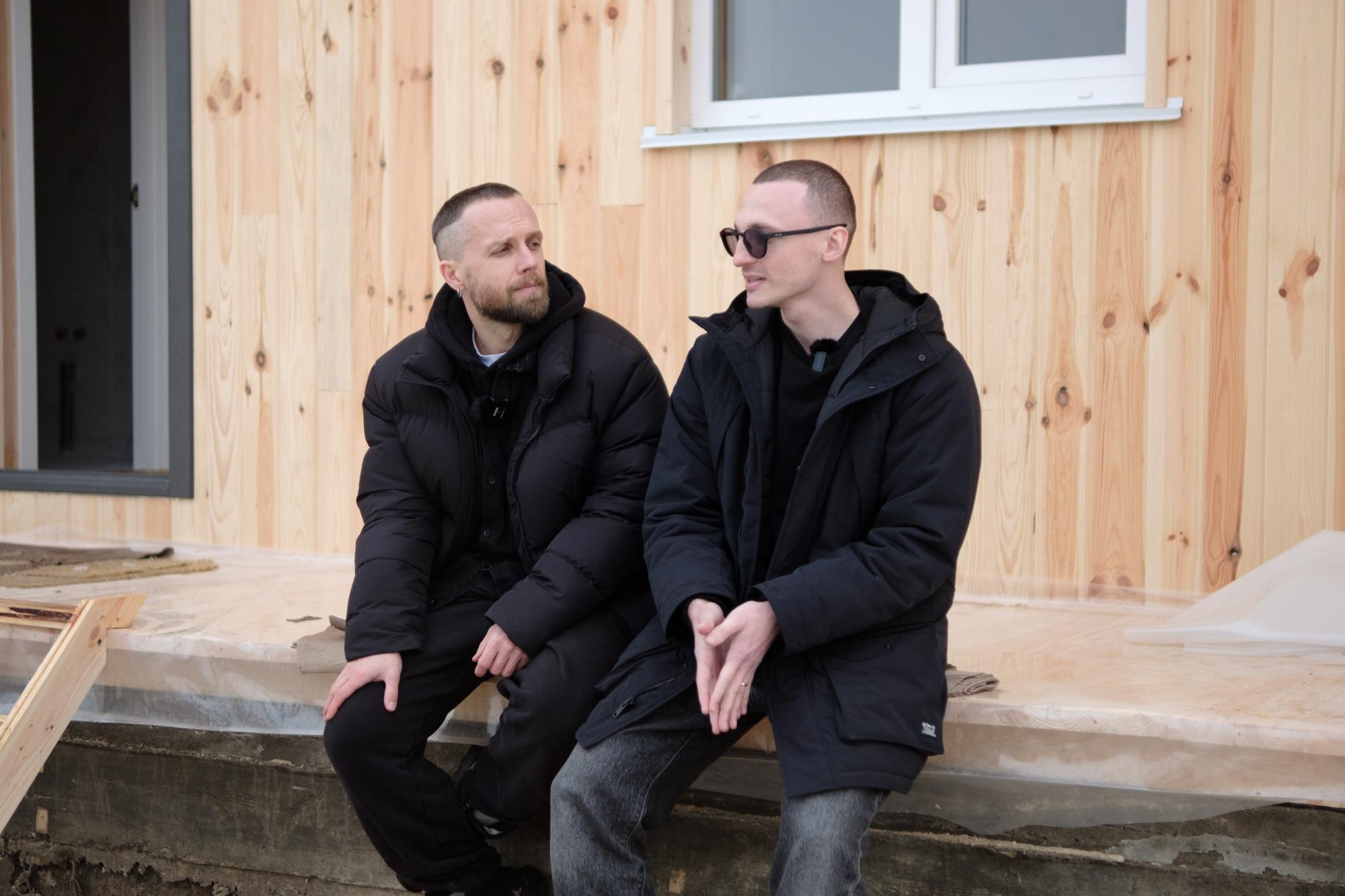 Дом с нуля за месяц. Как семьям Киевщины возвращают жилье, которое разрушила Россия