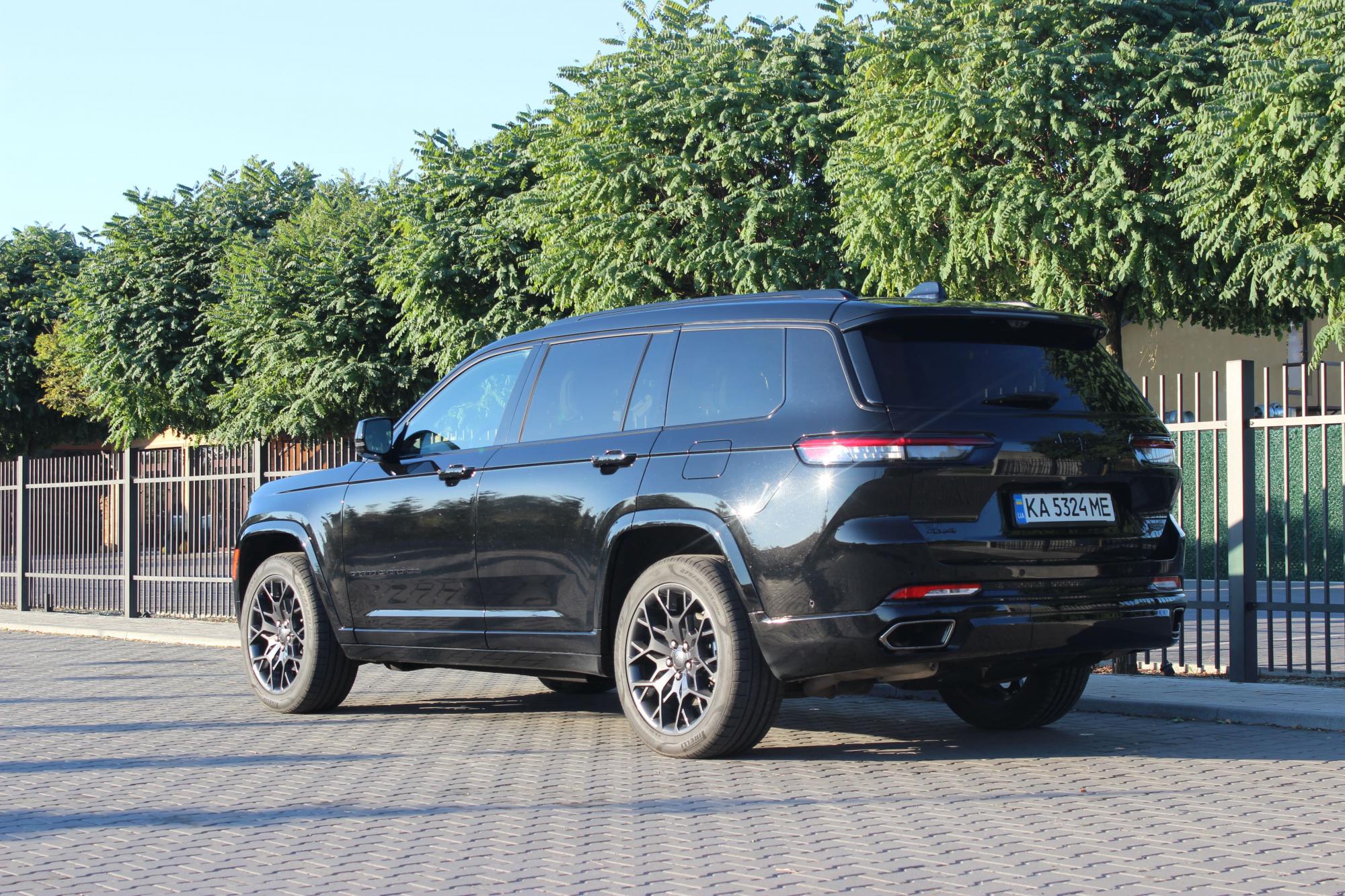 Тест-драйв Jeep Grand Cherokee: переваги та недоліки американського позашляховика