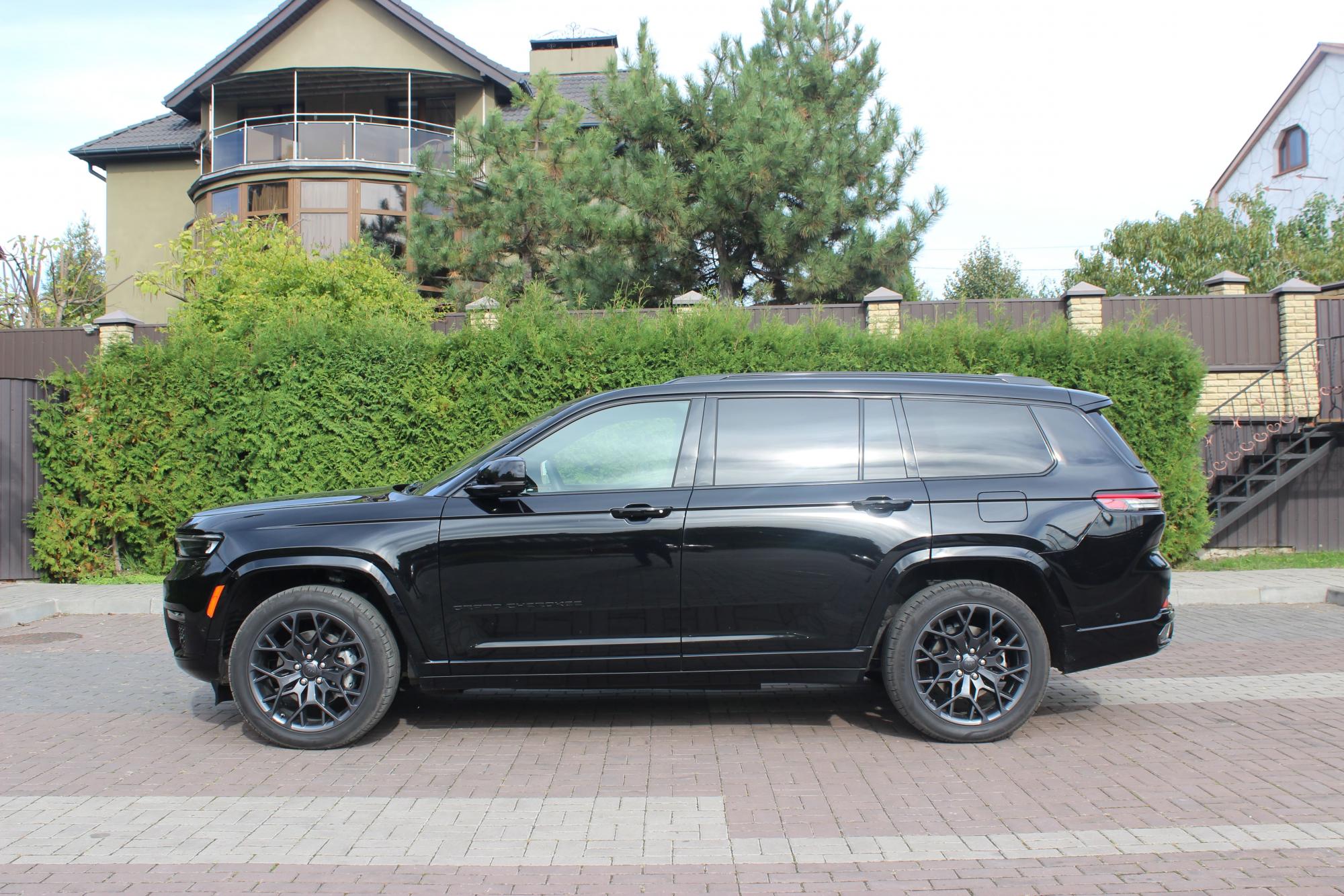 Тест-драйв Jeep Grand Cherokee: переваги та недоліки американського позашляховика