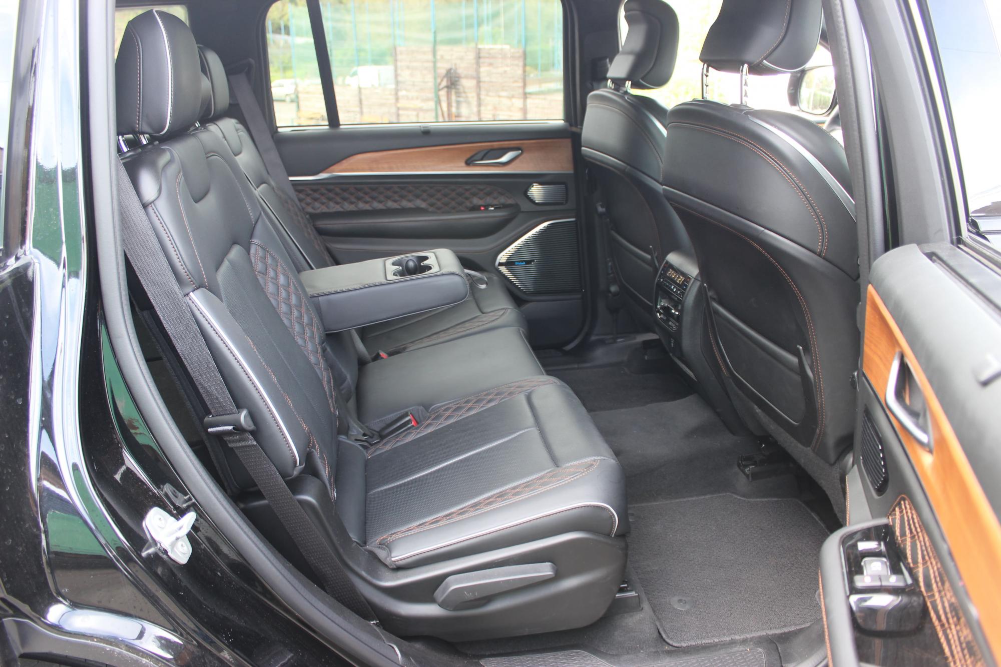 Тест-драйв Jeep Grand Cherokee: переваги та недоліки американського позашляховика