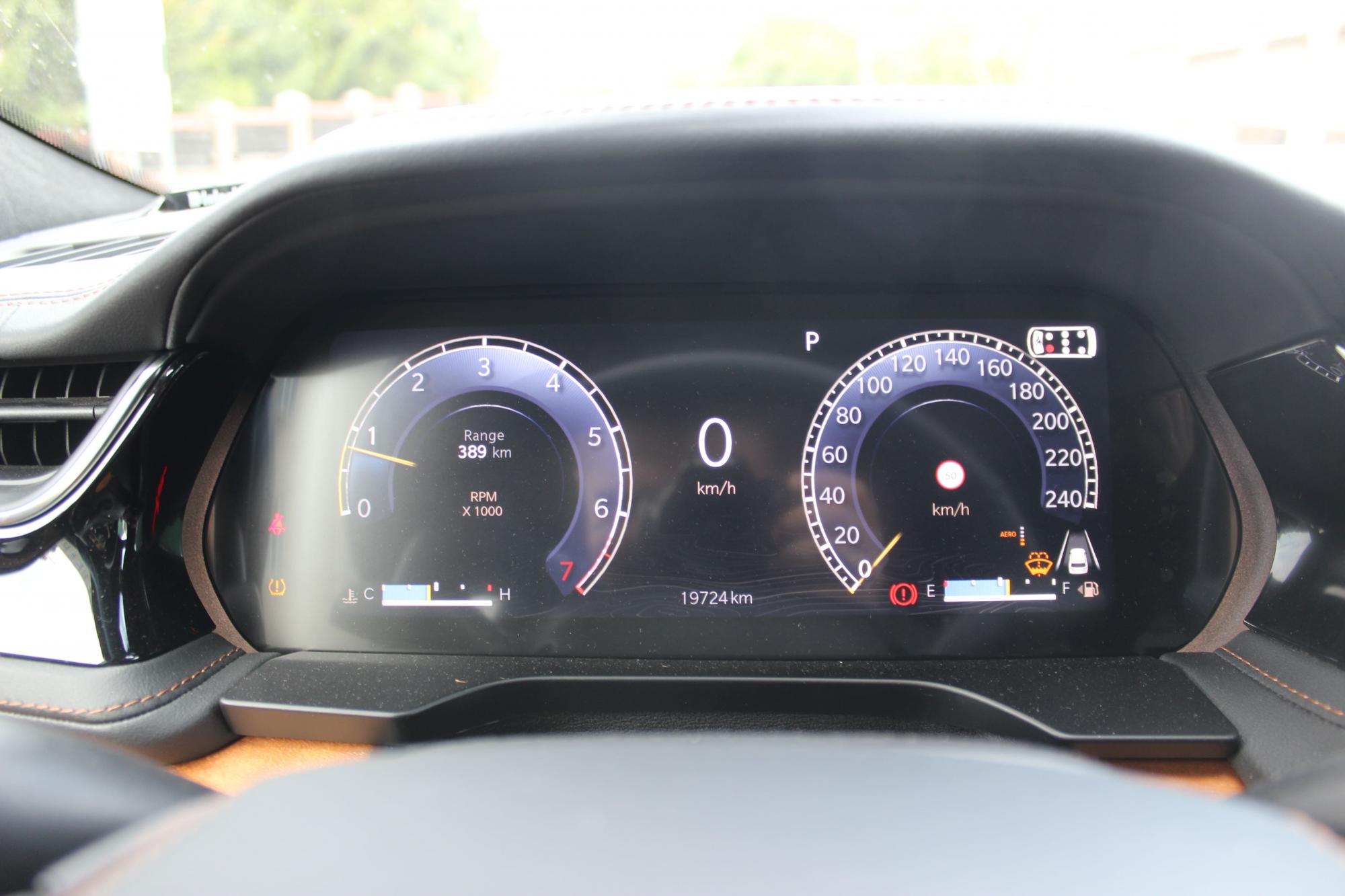 Тест-драйв Jeep Grand Cherokee: переваги та недоліки американського позашляховика