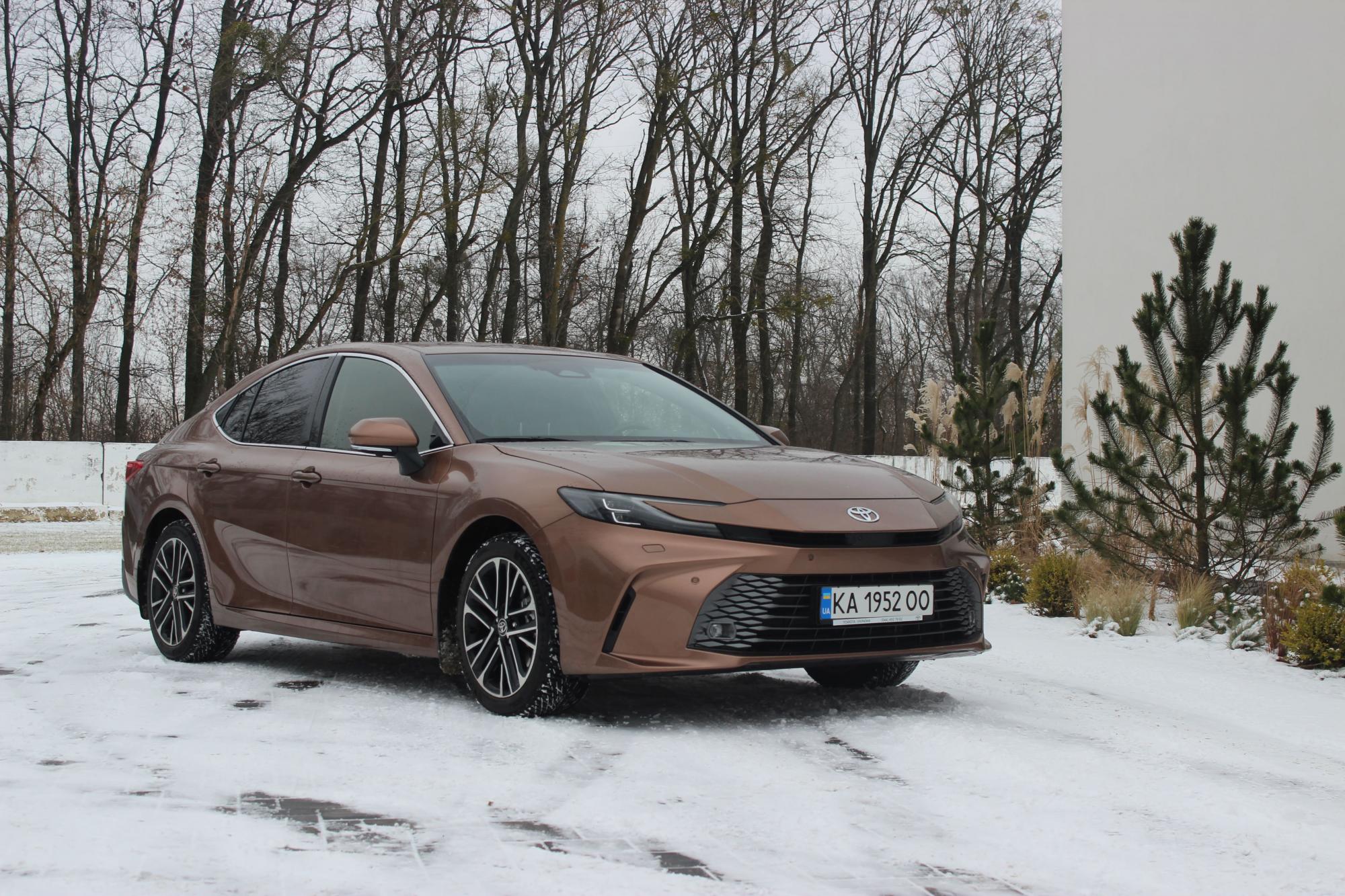 Тест-драйв Toyota Camry: преимущества и недостатки премиального седана