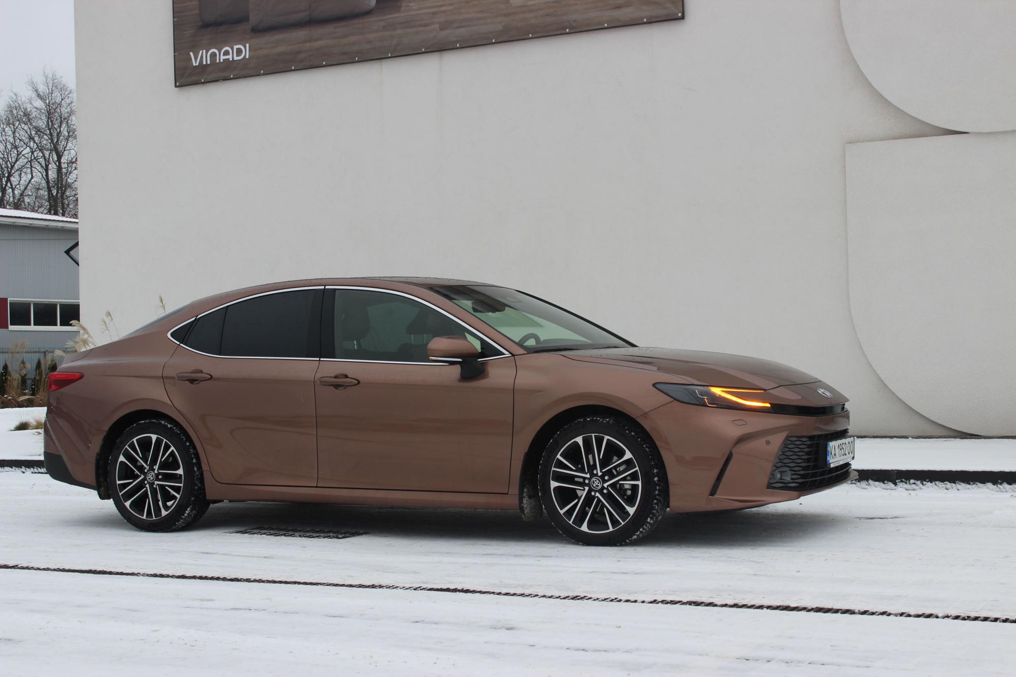 Тест-драйв Toyota Camry: преимущества и недостатки премиального седана