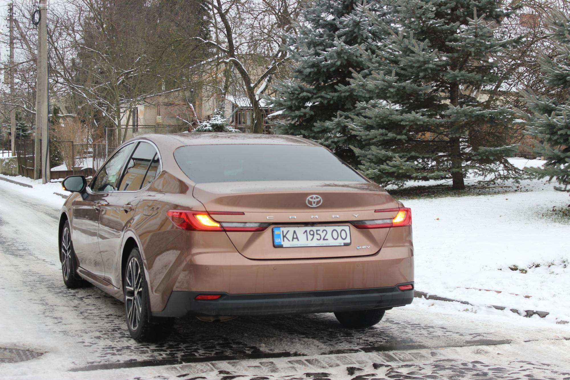 Тест-драйв Toyota Camry: преимущества и недостатки премиального седана