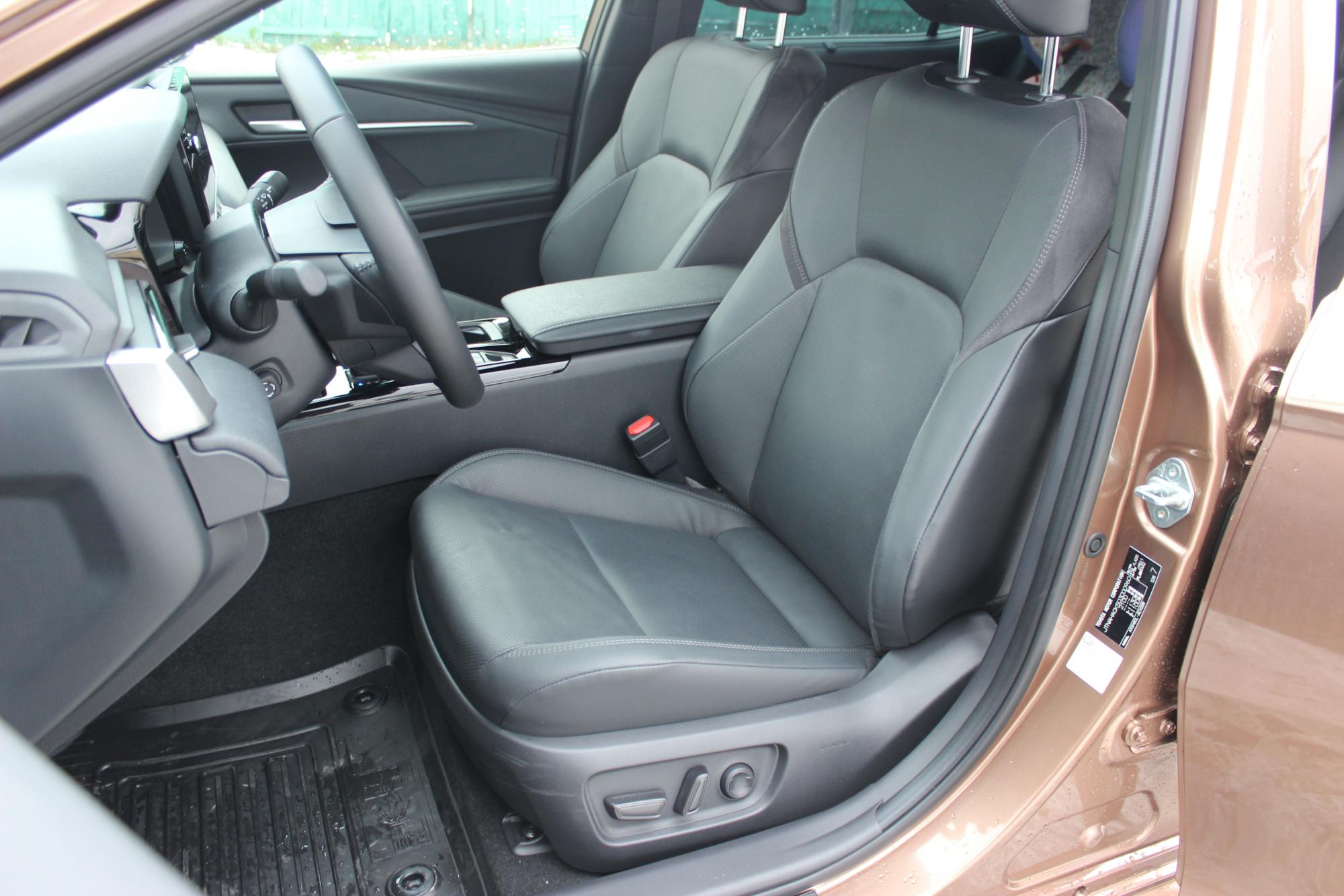 Тест-драйв Toyota Camry: преимущества и недостатки премиального седана