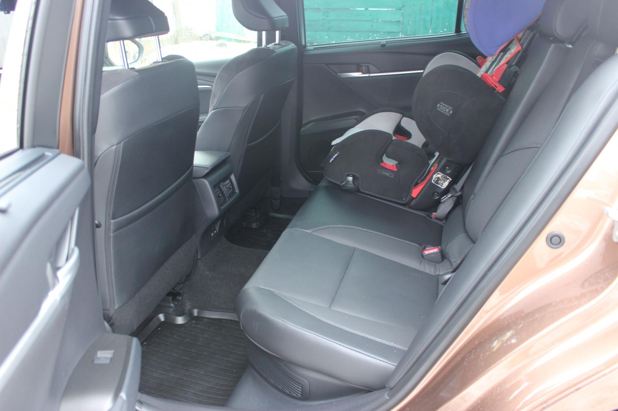 Тест-драйв Toyota Camry: преимущества и недостатки премиального седана