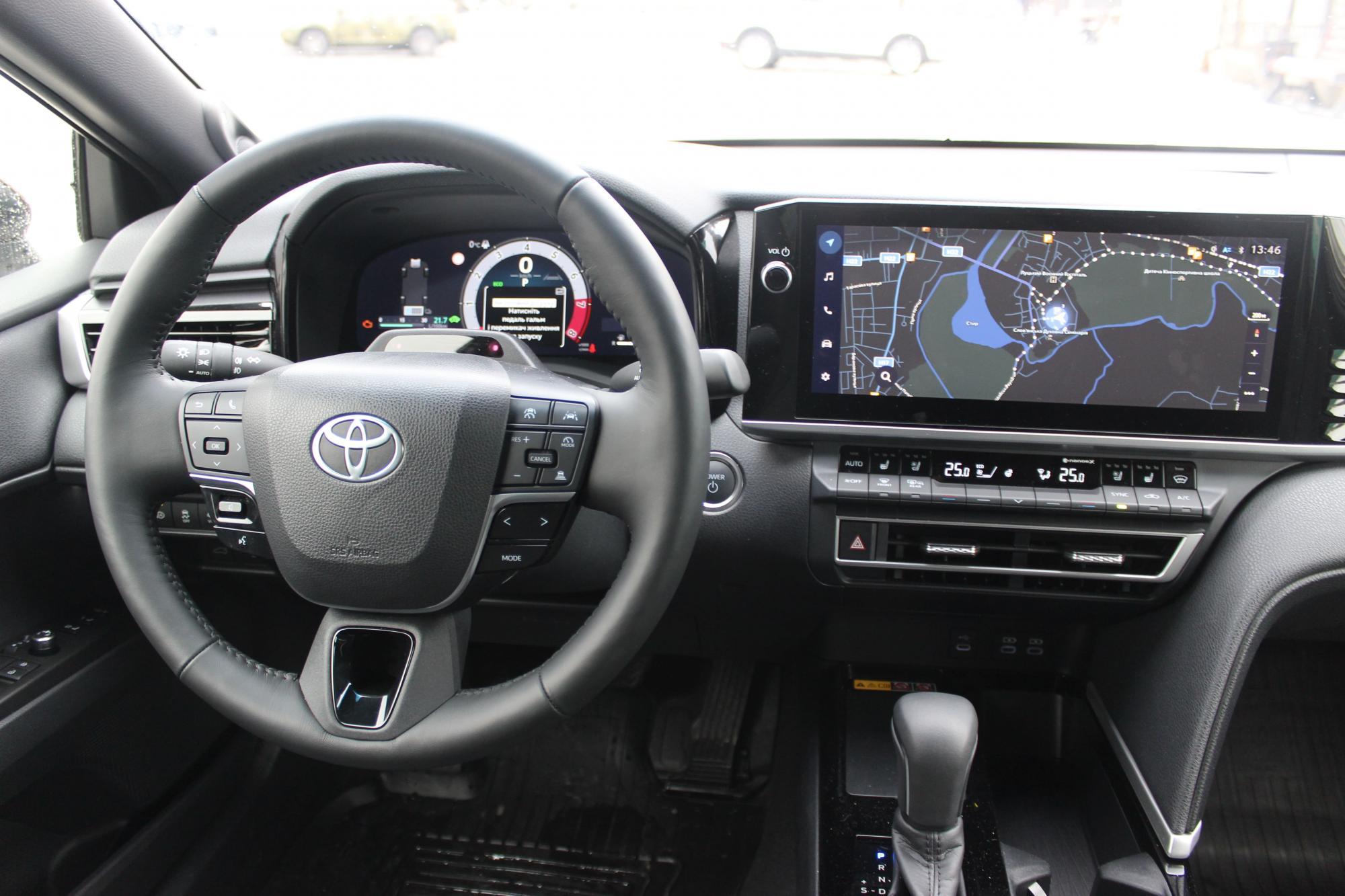 Тест-драйв Toyota Camry: преимущества и недостатки премиального седана