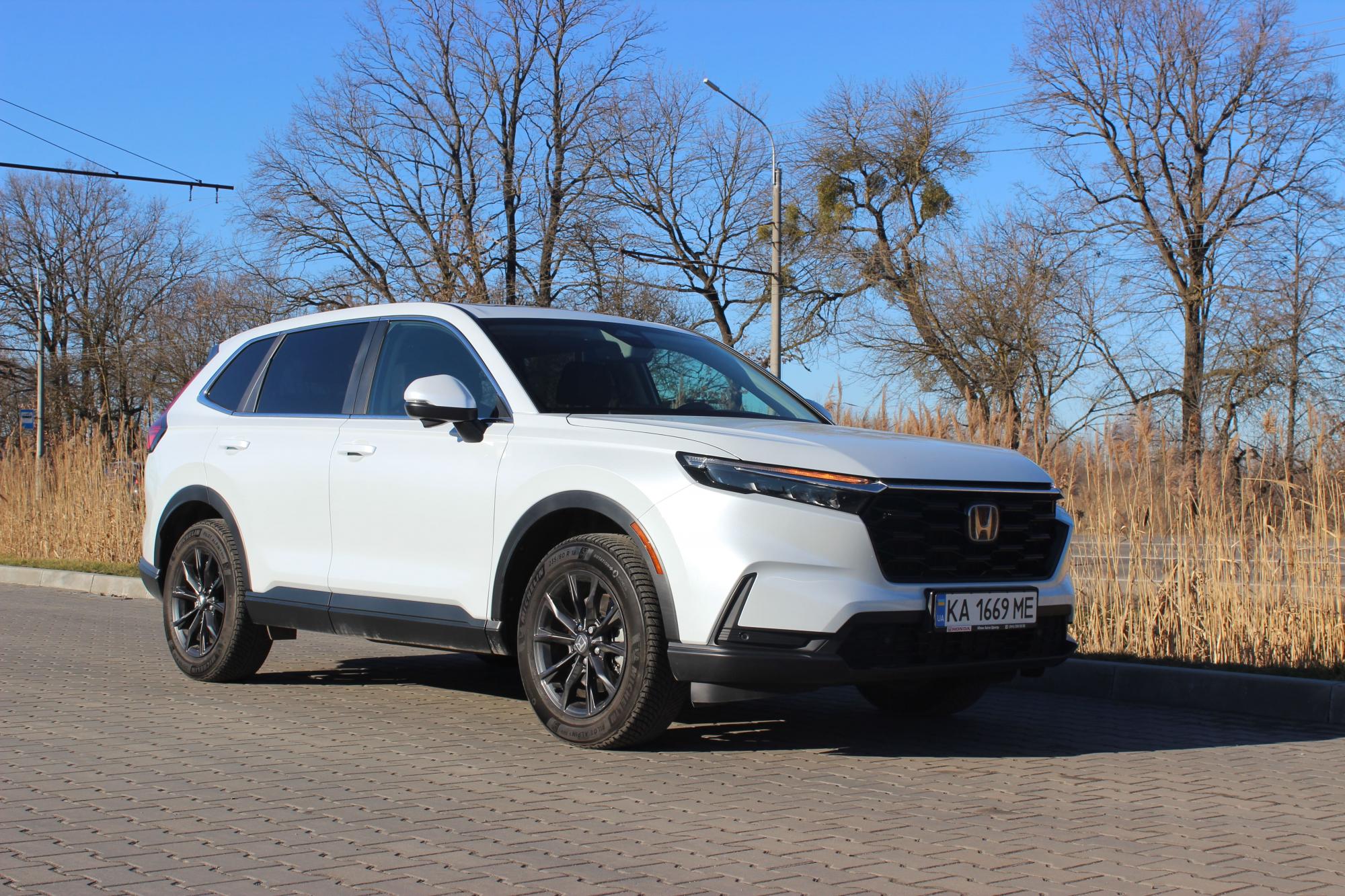 Тест-драйв Honda CR-V: як гібридна технологія змінила популярний кросовер