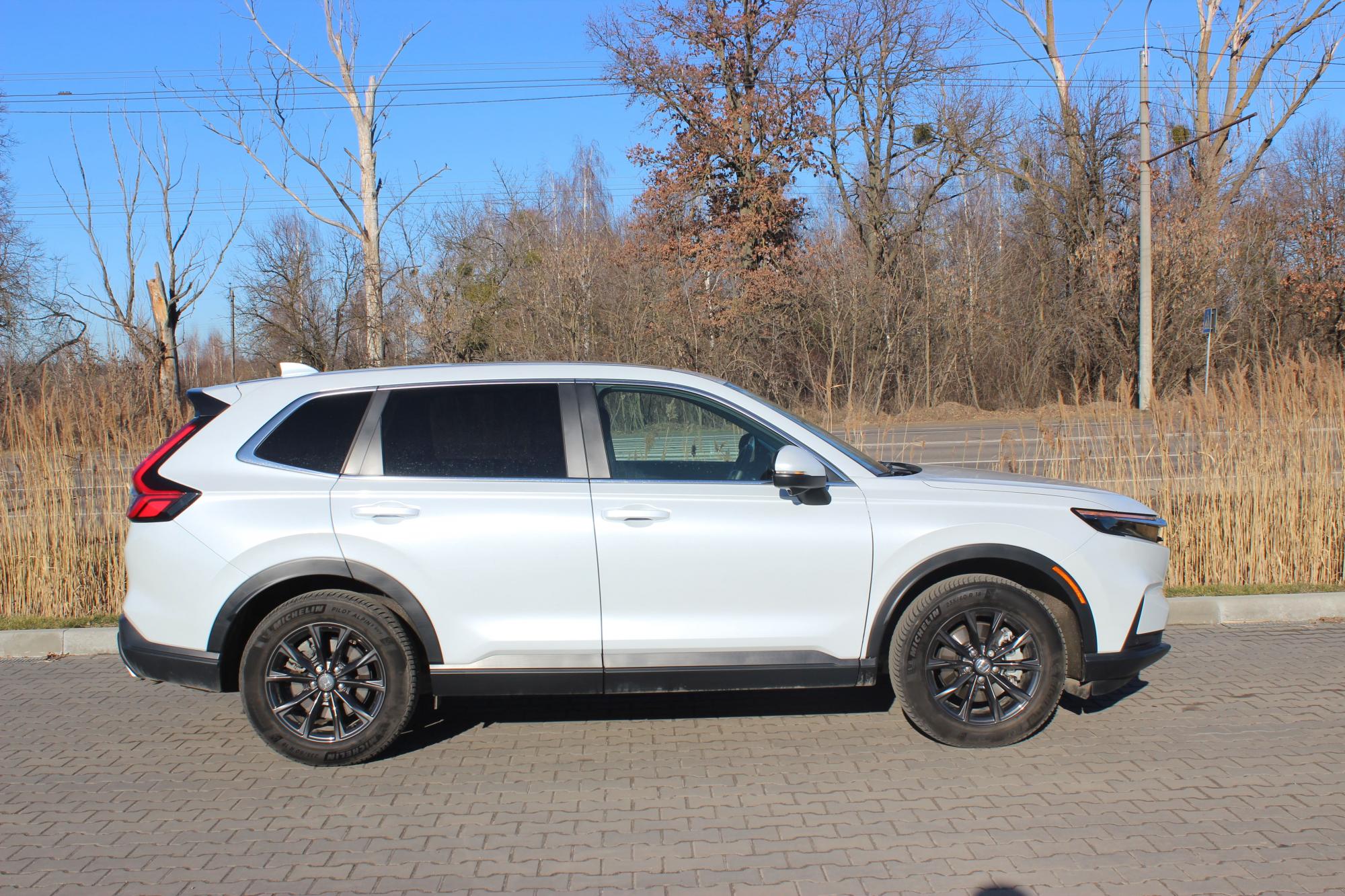 Тест-драйв Honda CR-V: як гібридна технологія змінила популярний кросовер