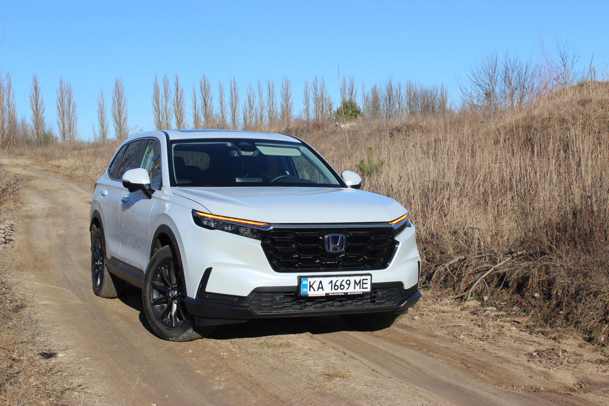 Тест-драйв Honda CR-V: як гібридна технологія змінила популярний кросовер