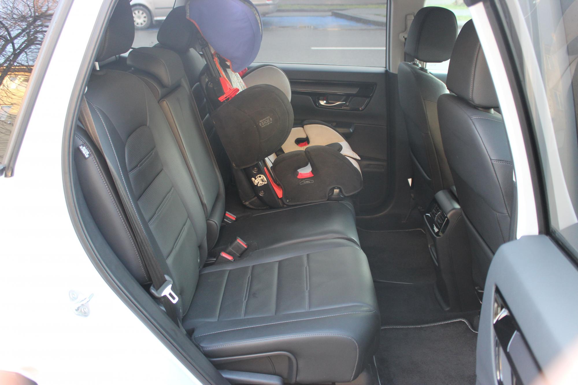 Тест-драйв Honda CR-V: як гібридна технологія змінила популярний кросовер