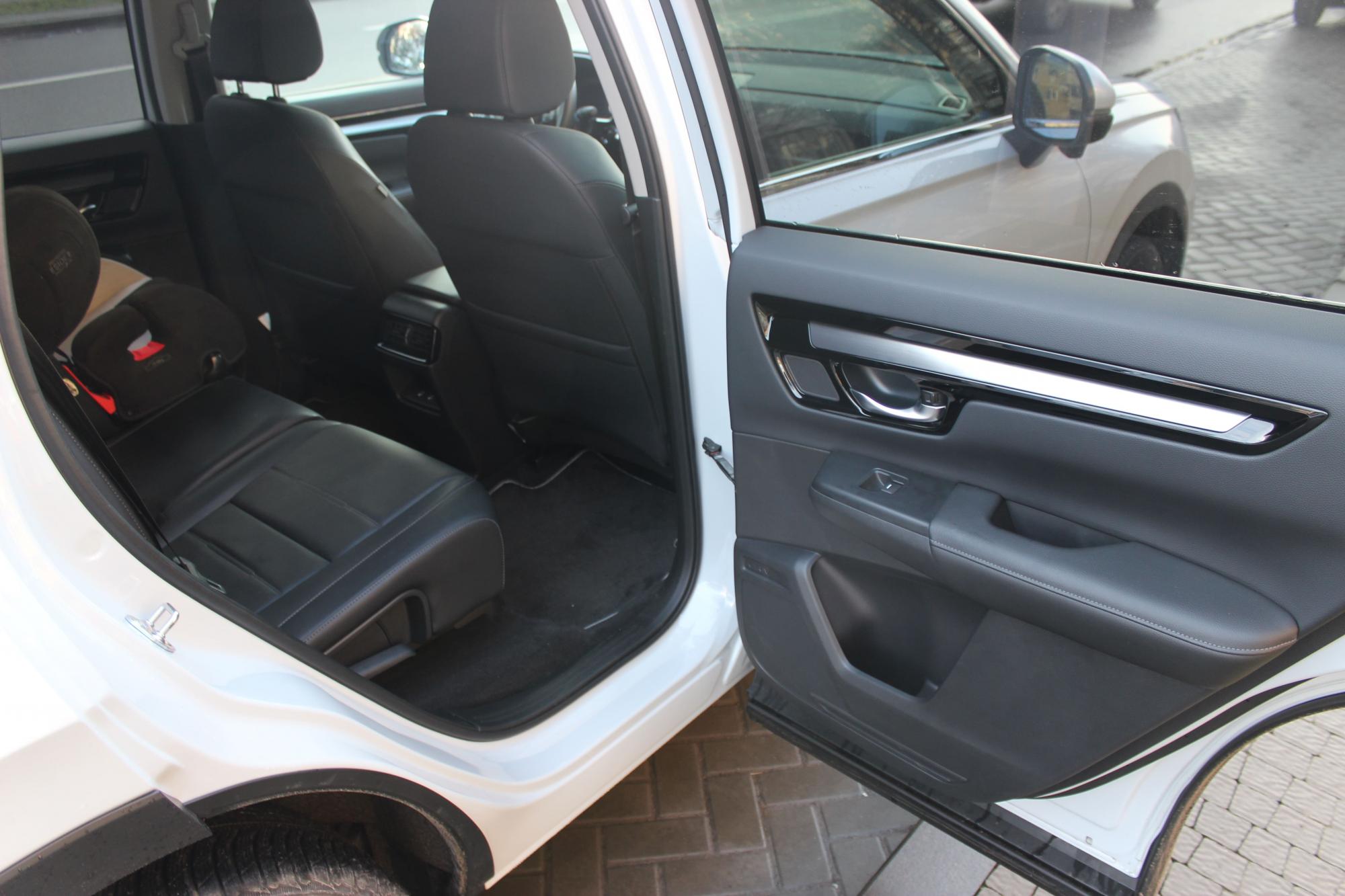 Тест-драйв Honda CR-V: як гібридна технологія змінила популярний кросовер