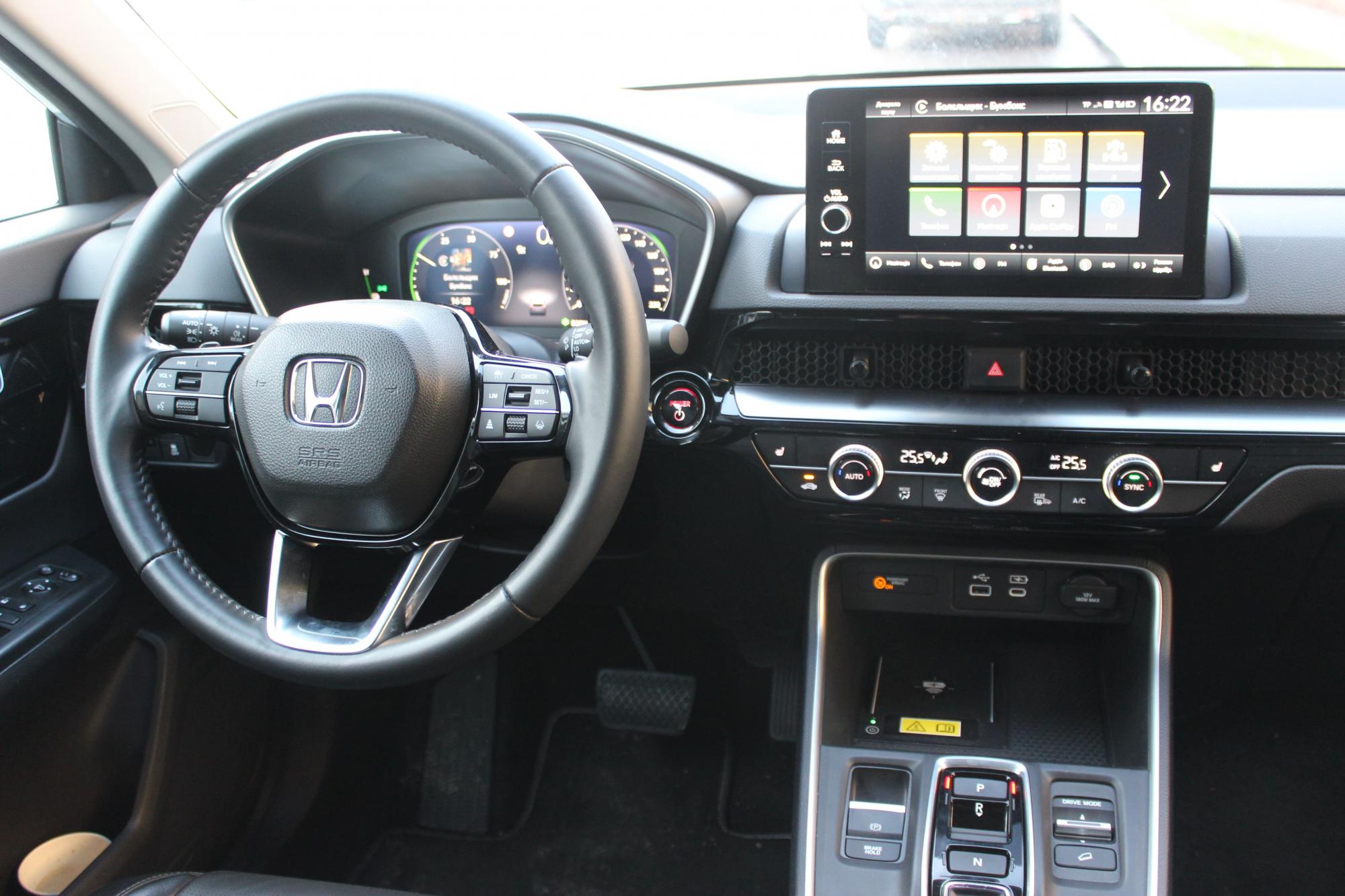 Тест-драйв Honda CR-V: як гібридна технологія змінила популярний кросовер