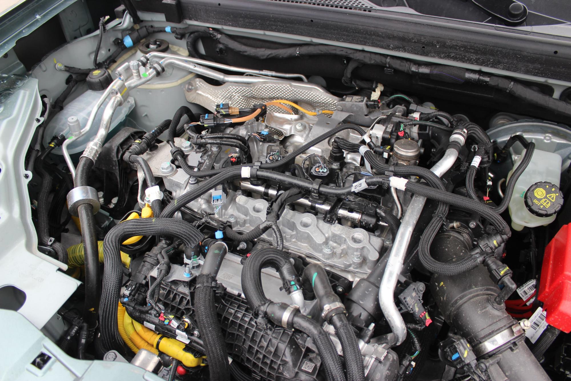 Тест-драйв нового Renault Duster: популярний кросовер перетворили на гібрид