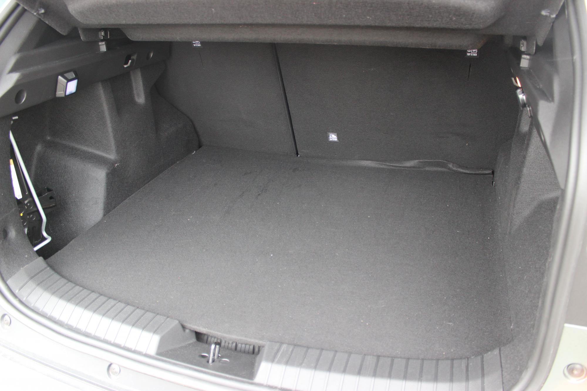 Тест-драйв нового Renault Duster: популярний кросовер перетворили на гібрид