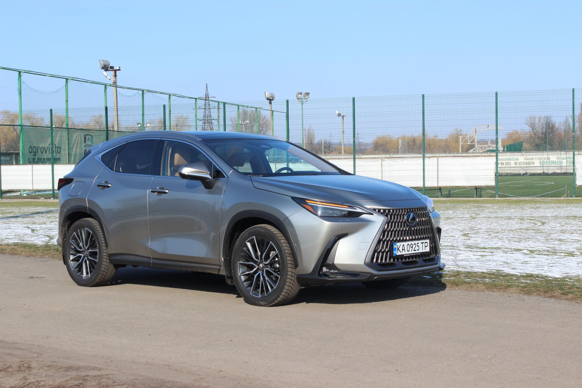Lexus NX450+ на тест-драйві: перший плагін-гібрид преміального бренду в дії