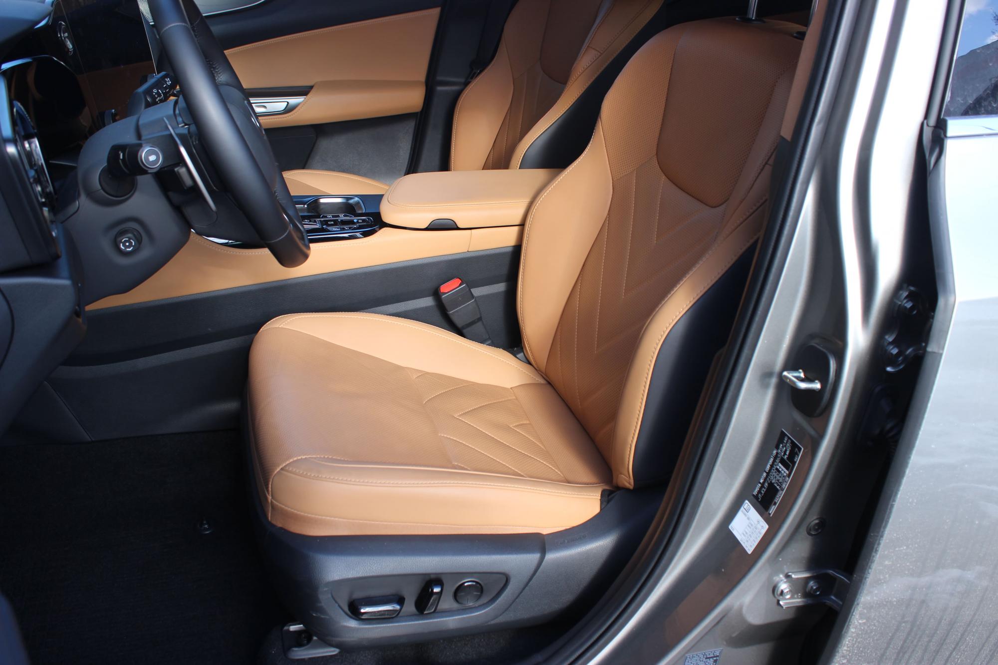 Lexus NX450+ на тест-драйві: перший плагін-гібрид преміального бренду в дії