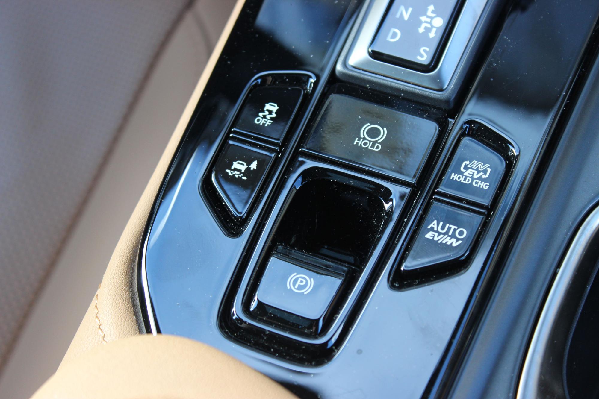 Lexus NX450+ на тест-драйві: перший плагін-гібрид преміального бренду в дії