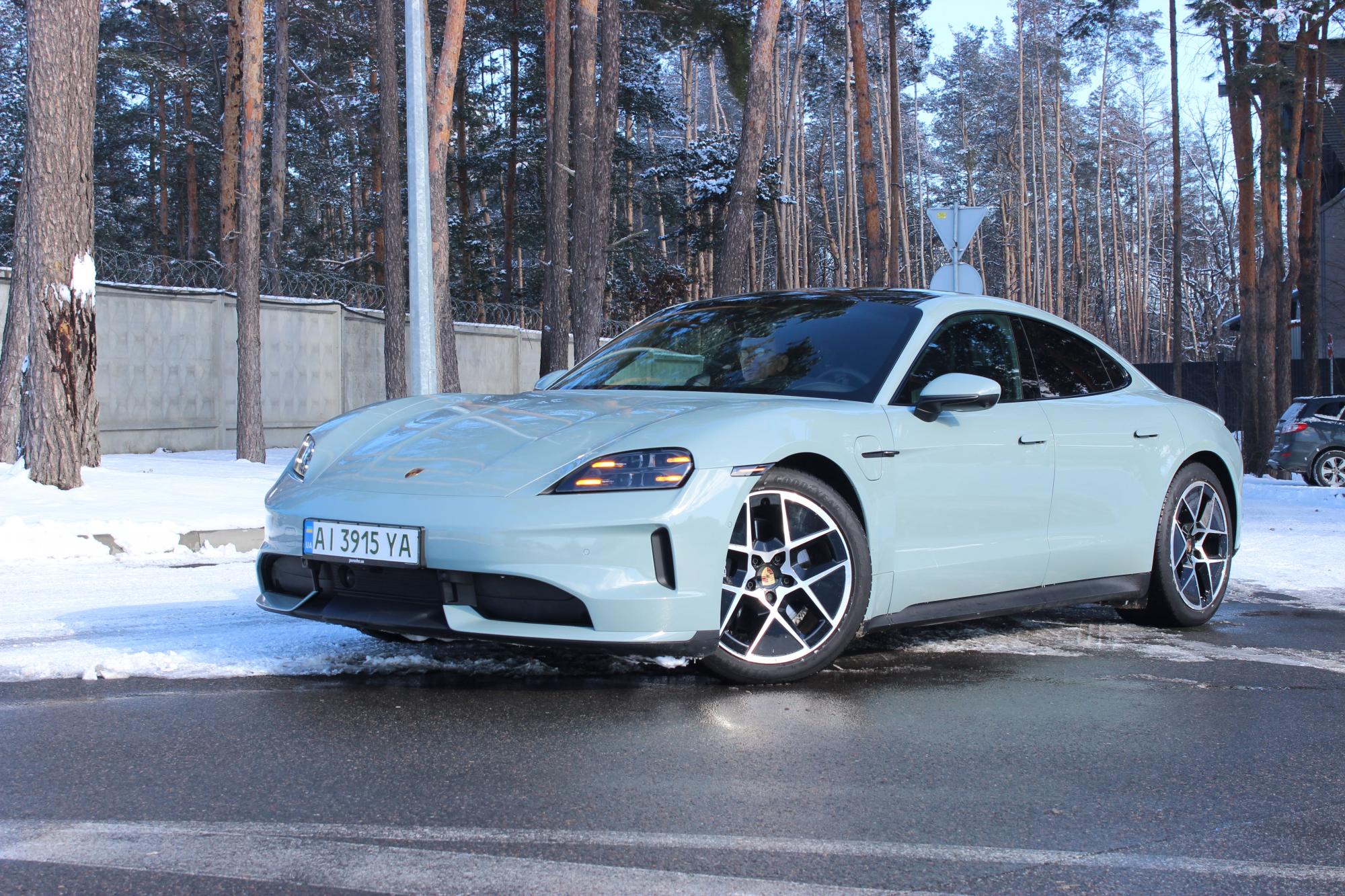 Тест-драйв Porsche Taycan: испытываем электромобиль украинскими морозами