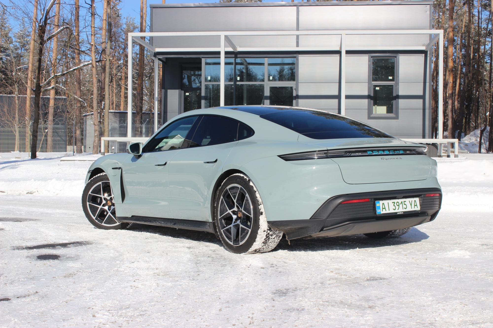 Тест-драйв Porsche Taycan: испытываем электромобиль украинскими морозами