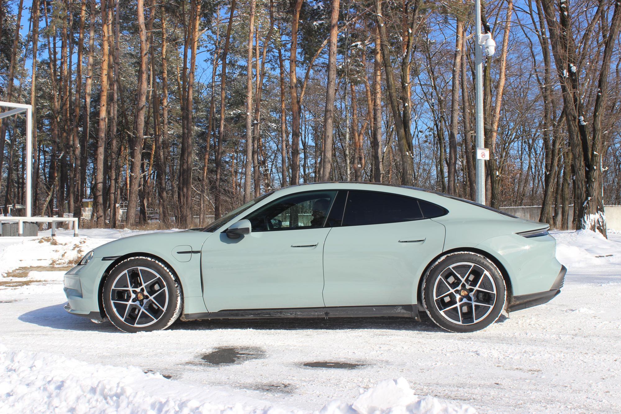 Тест-драйв Porsche Taycan: испытываем электромобиль украинскими морозами