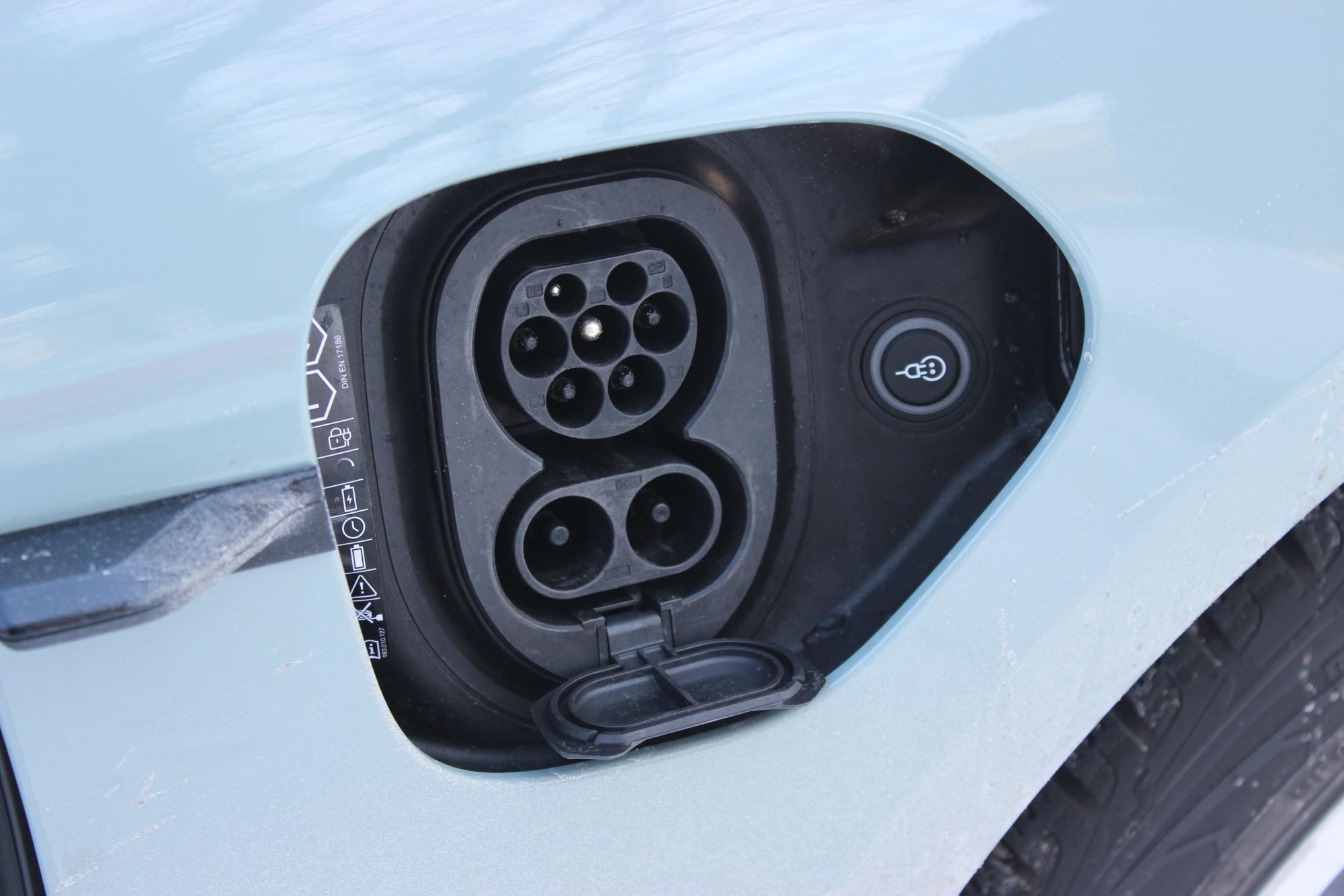 Тест-драйв Porsche Taycan: испытываем электромобиль украинскими морозами