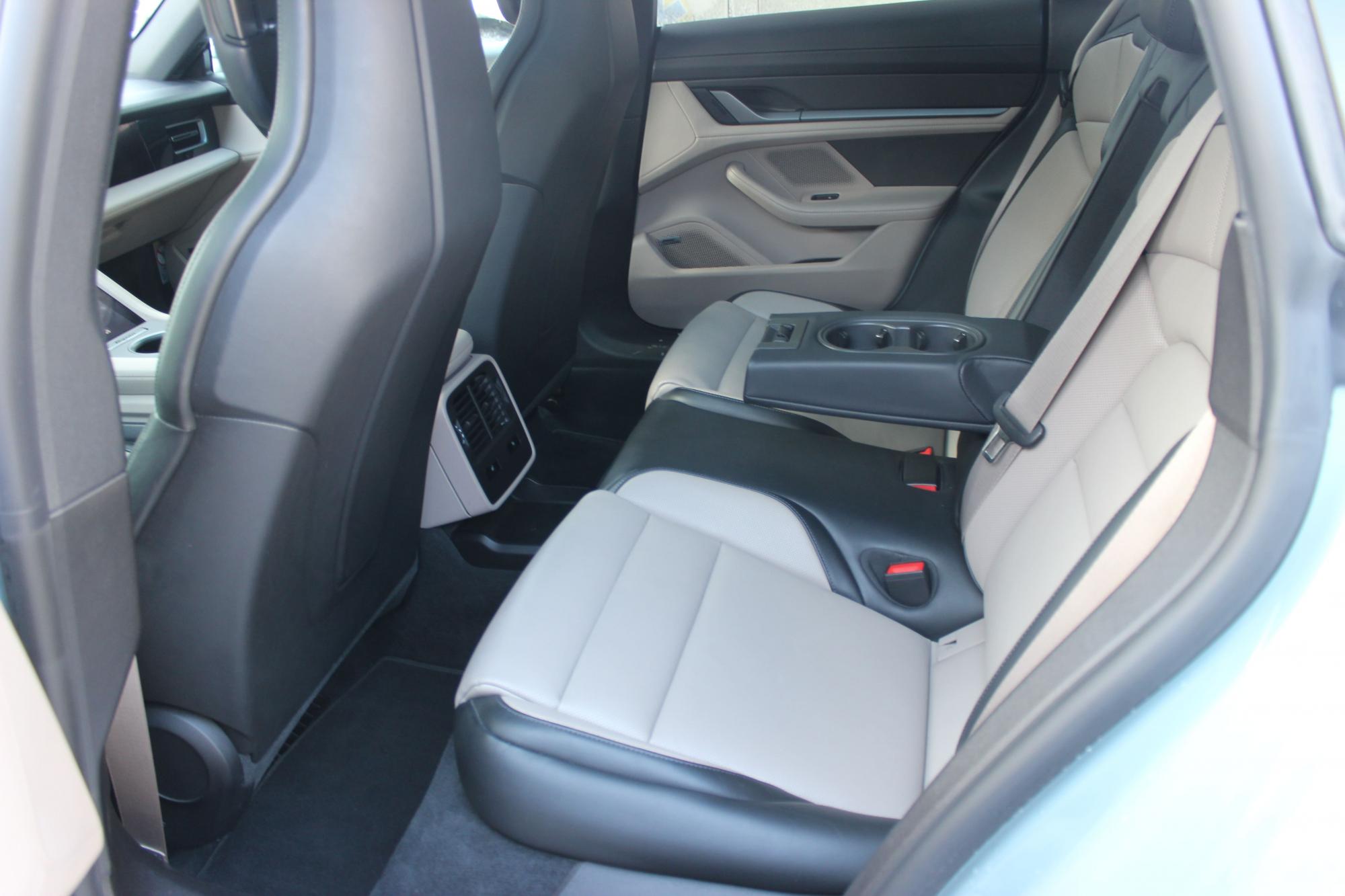 Тест-драйв Porsche Taycan: испытываем электромобиль украинскими морозами