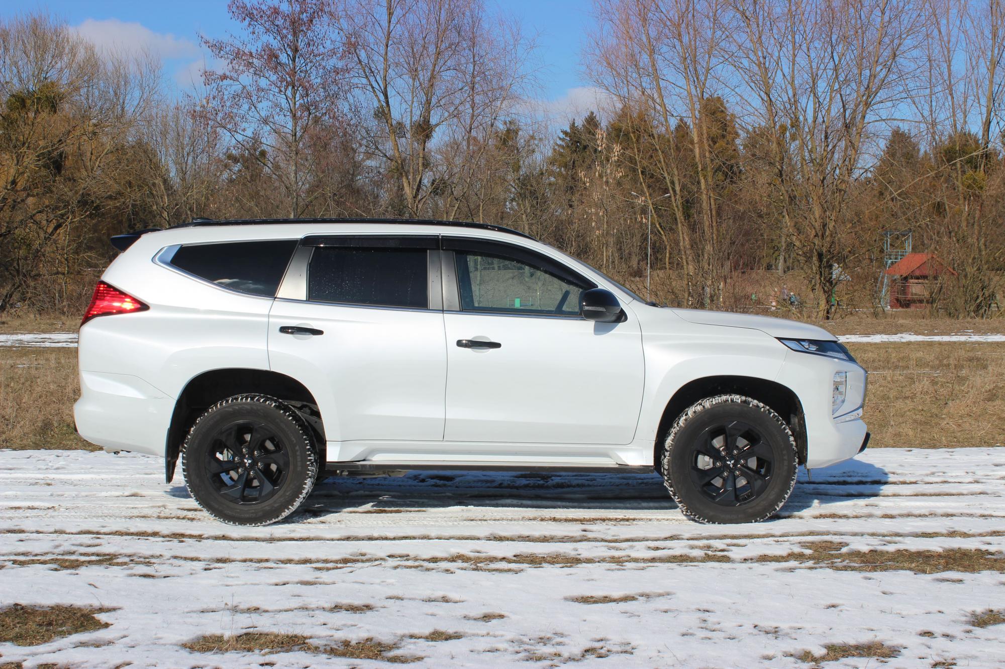 Тест-драйв Mitsubishi Pajero Sport: позашляховик, що зберіг "раму" та справжній повний привід